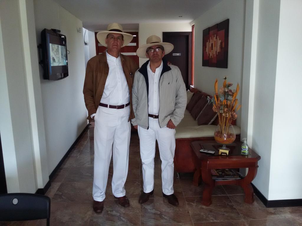 Hotel Las Mercedes Airport-Quito Tababela Esterno foto