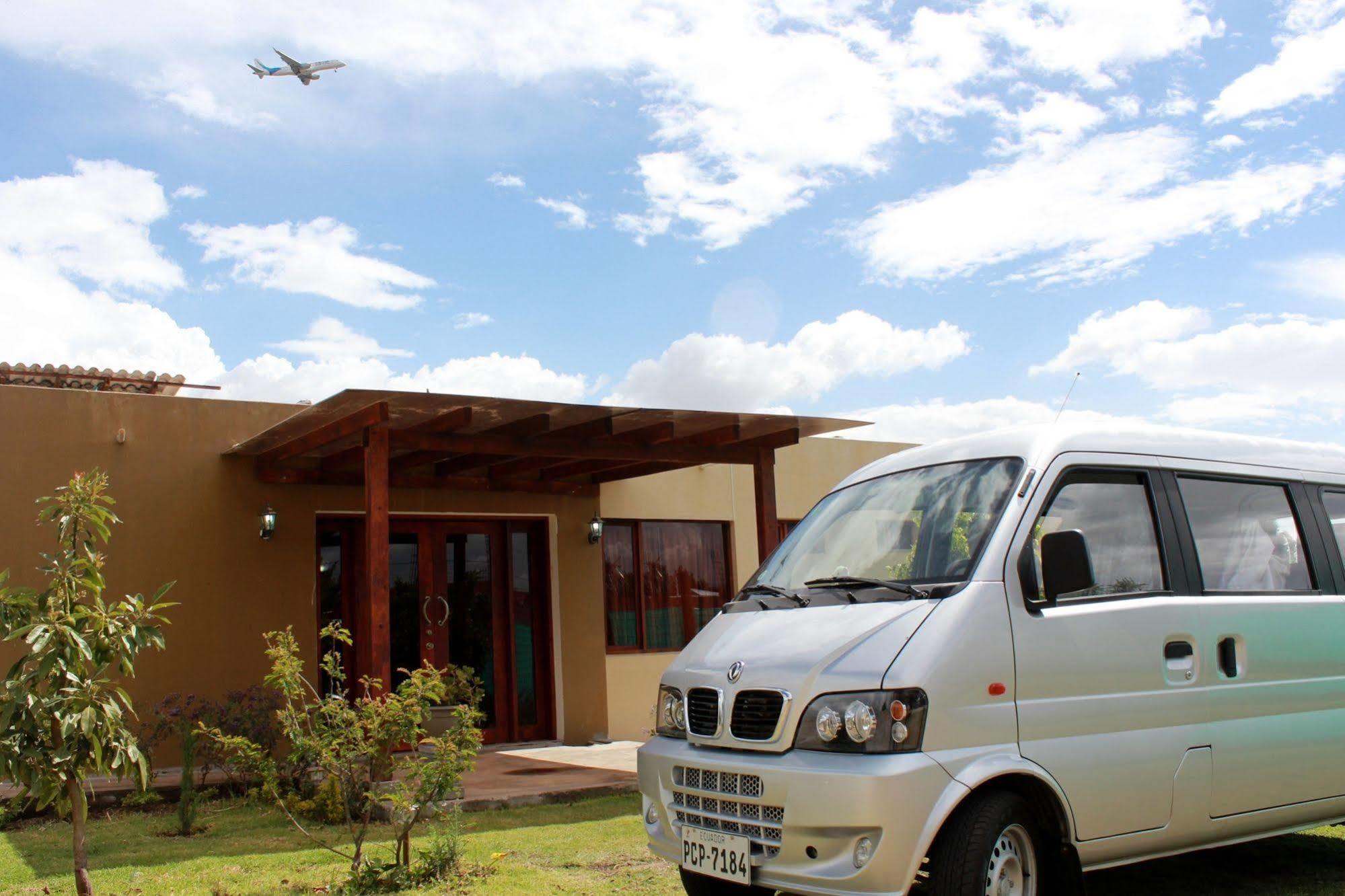 Hotel Las Mercedes Airport-Quito Tababela Esterno foto