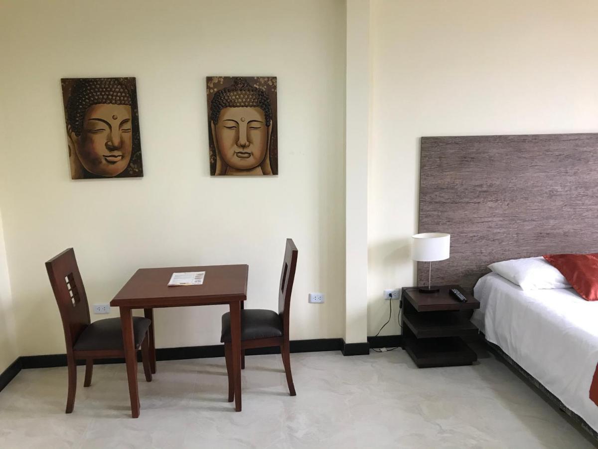 Hotel Las Mercedes Airport-Quito Tababela Esterno foto